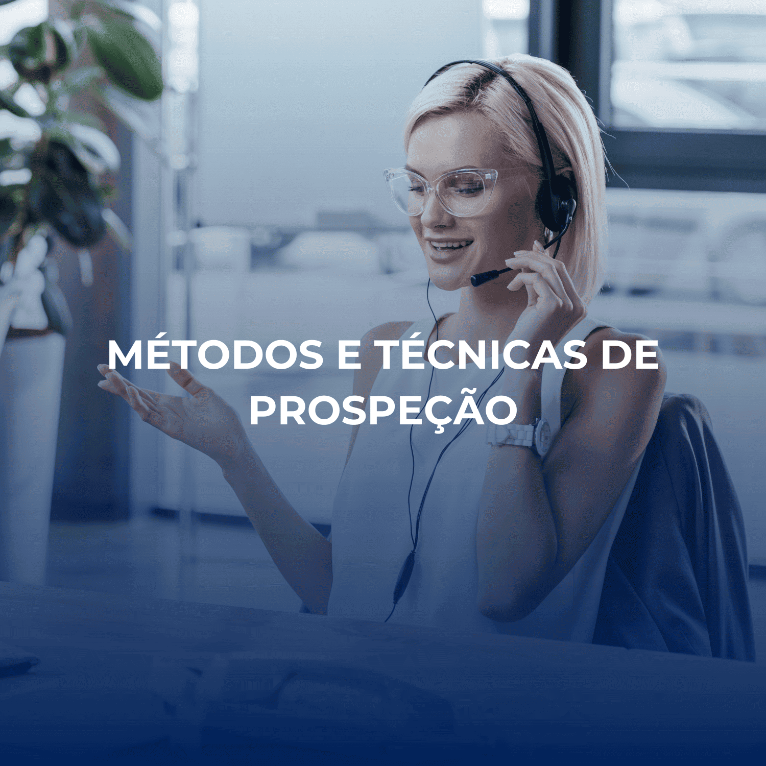 Comercial a planear estratégia de prospeção de clientes com recurso a ferramentas digitais e CRM em contexto empresarial